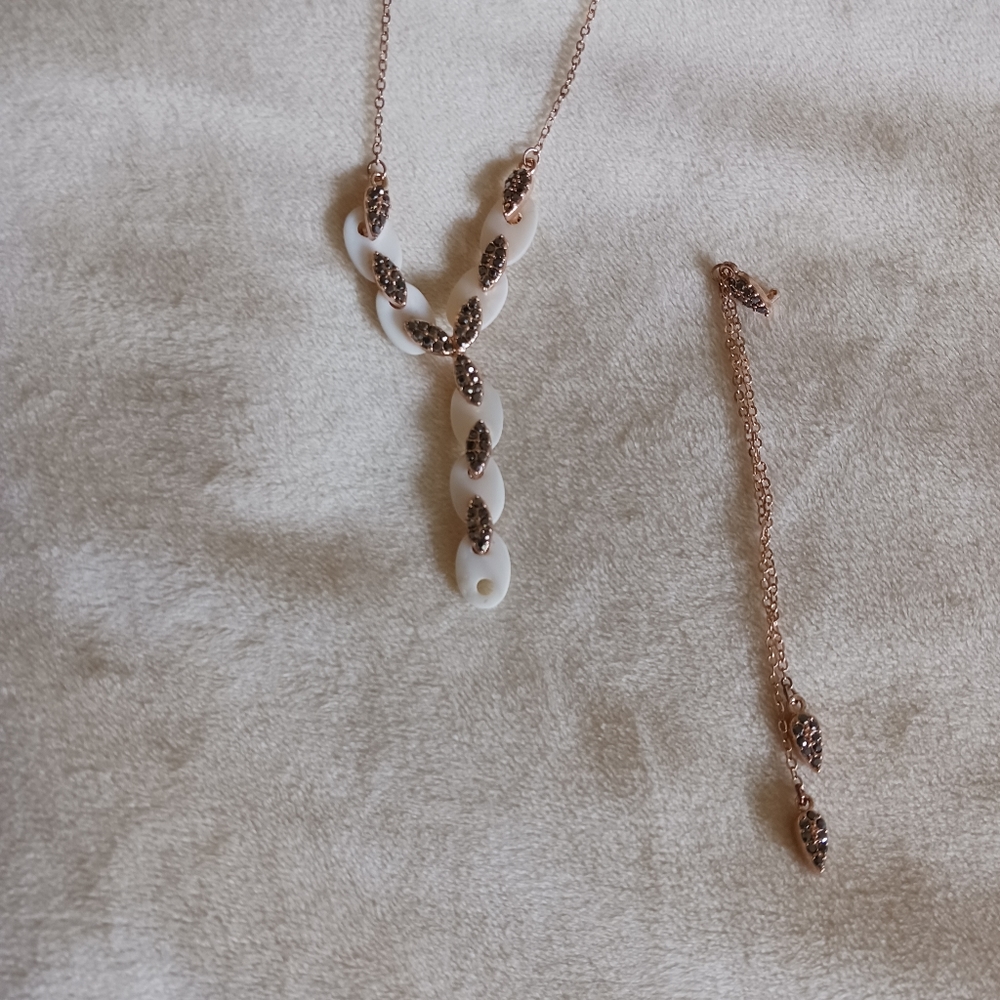 Catalina Shell Rose Gold Necklace | Your Bijoux Box | BROKEN
